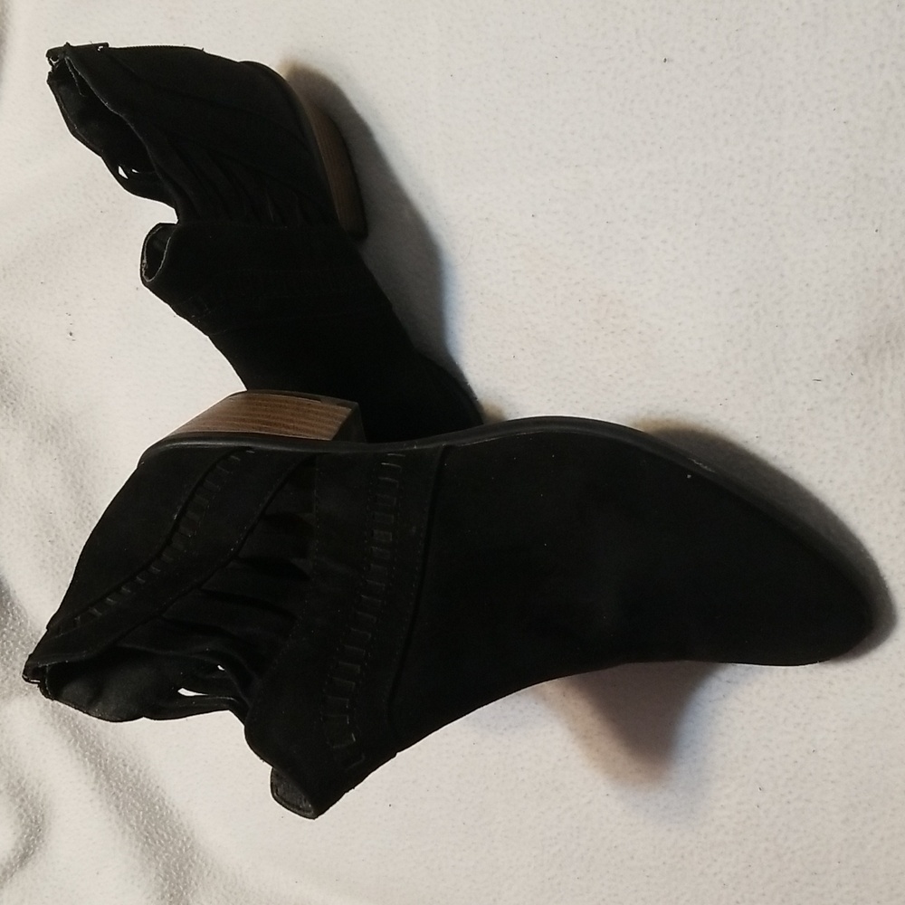 QUPID Sz 9 Ladies Ankle Boots, Black Suede Peek-a-boo Sides, EUC